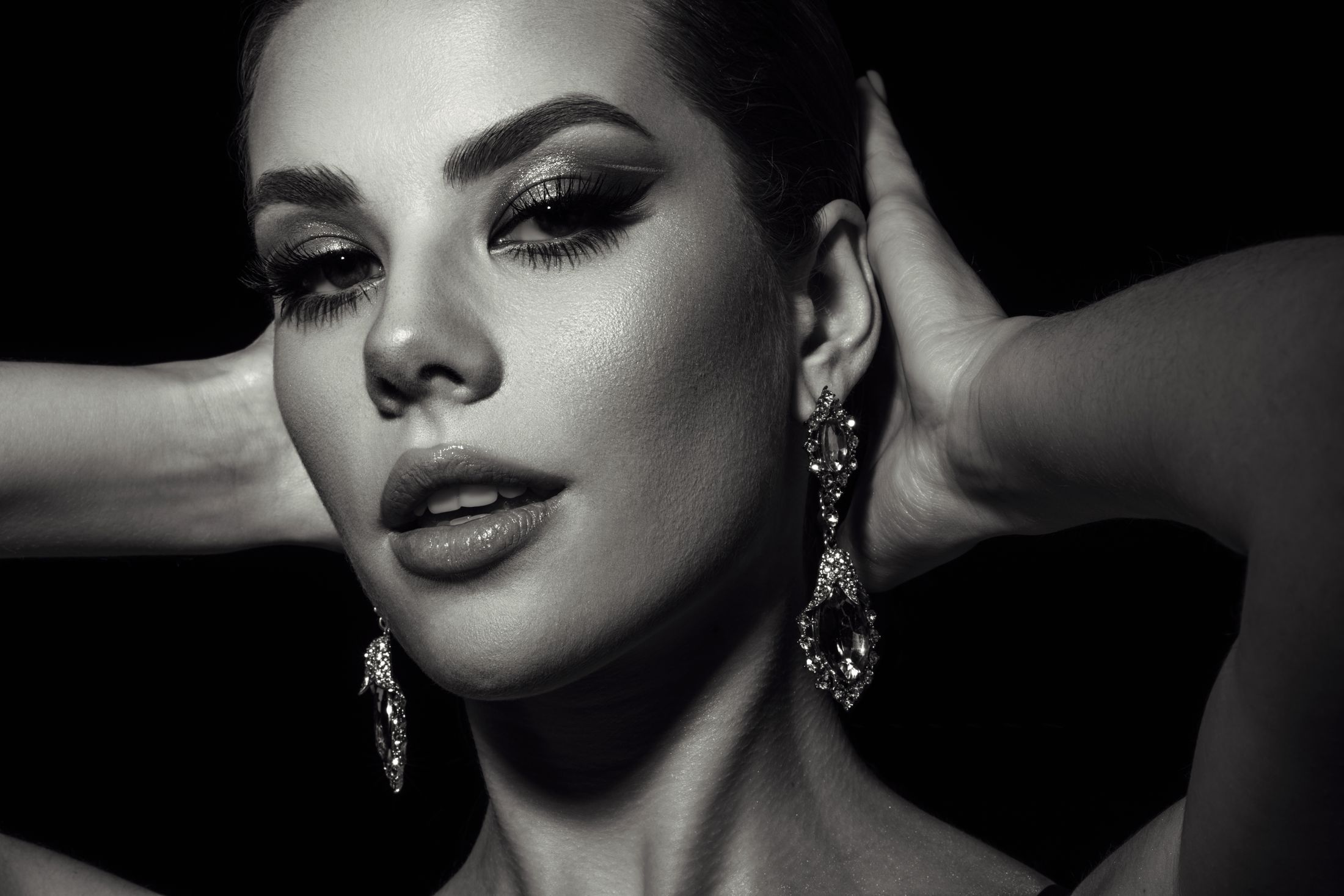 Elegant woman with earrings in black and white.